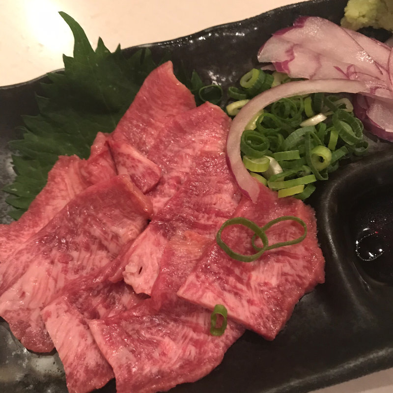 牛タン 刺身(万両 天神橋店 （マンリョウ）)