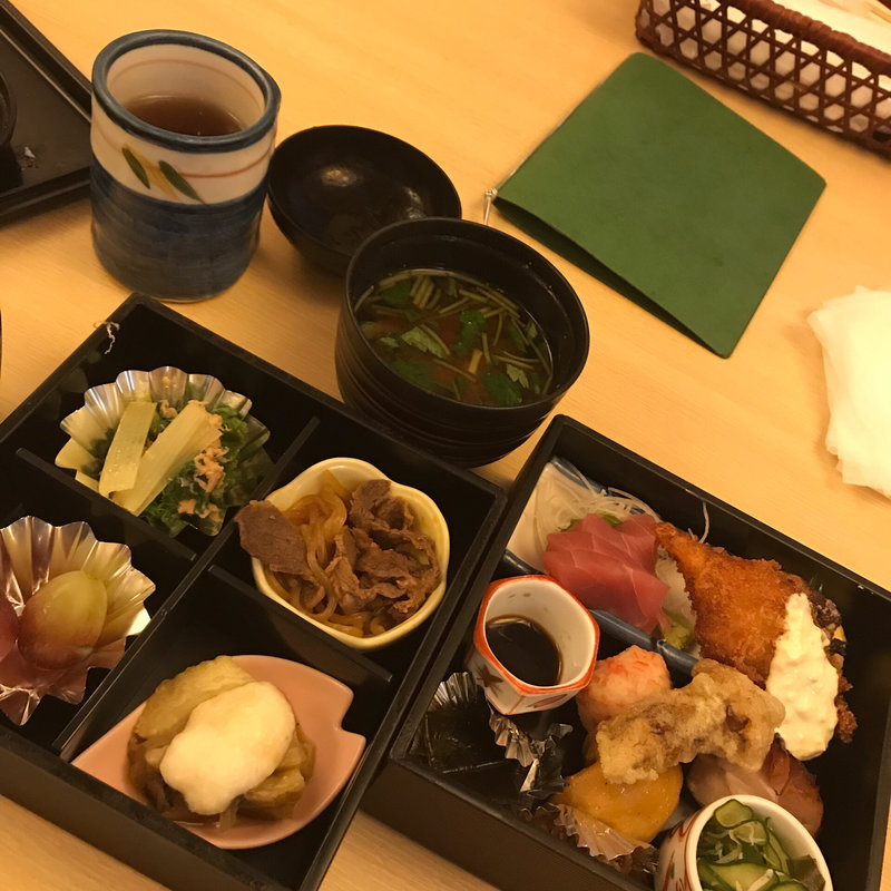 二段重ね弁当　(庖丁一本)