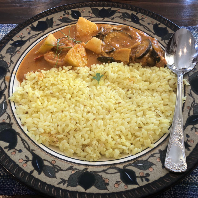 海老とパイナップルのレッドカレーと北インドきのこカレー(Cafe茶論 （カフェ サロン）)