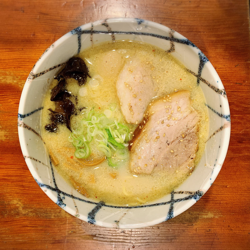 深いコクとまろやかさが調和するスープが自慢の『しおらーめん』(風来居 渋谷店 （ふうらいきょ）)