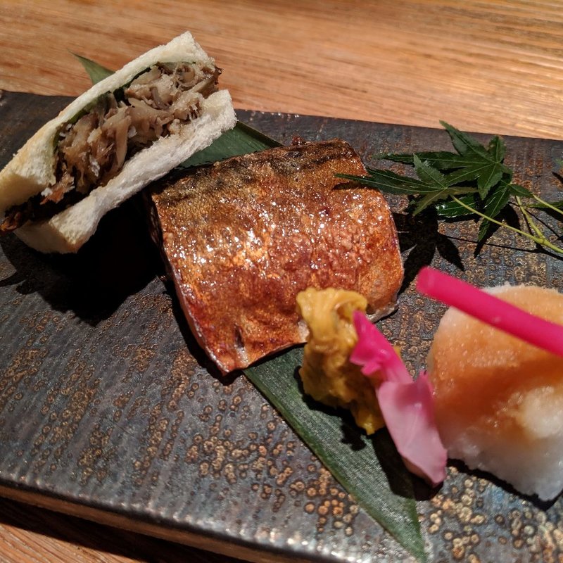 きんぴら焼鯖サンド、八戸産銀鯖藻塩焼(産直青魚専門 池袋 御厨)