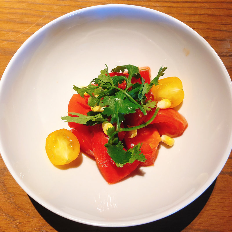 フルーツトマトとパクチーのサラダ(Longrain)