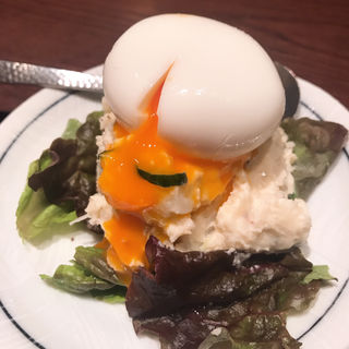 自家製ポテトサラダ～半熟卵のせ～(たん之助酒場 大手町店)