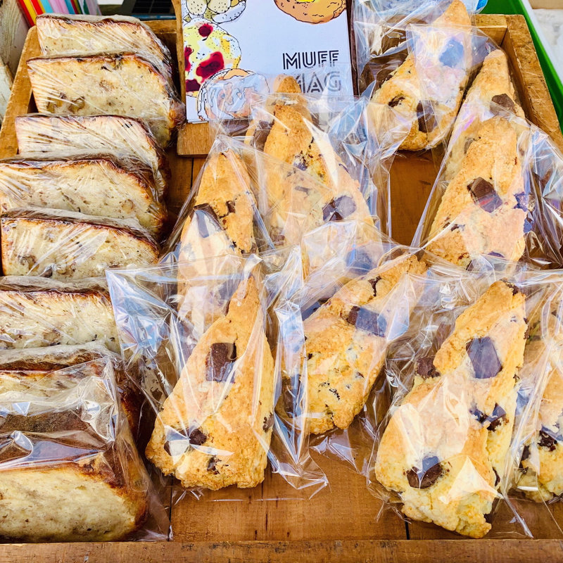 スコーンとバナナブレッド(GLOBE MOUNTAIN COFFEE （グローブ マウンテン コーヒー）)