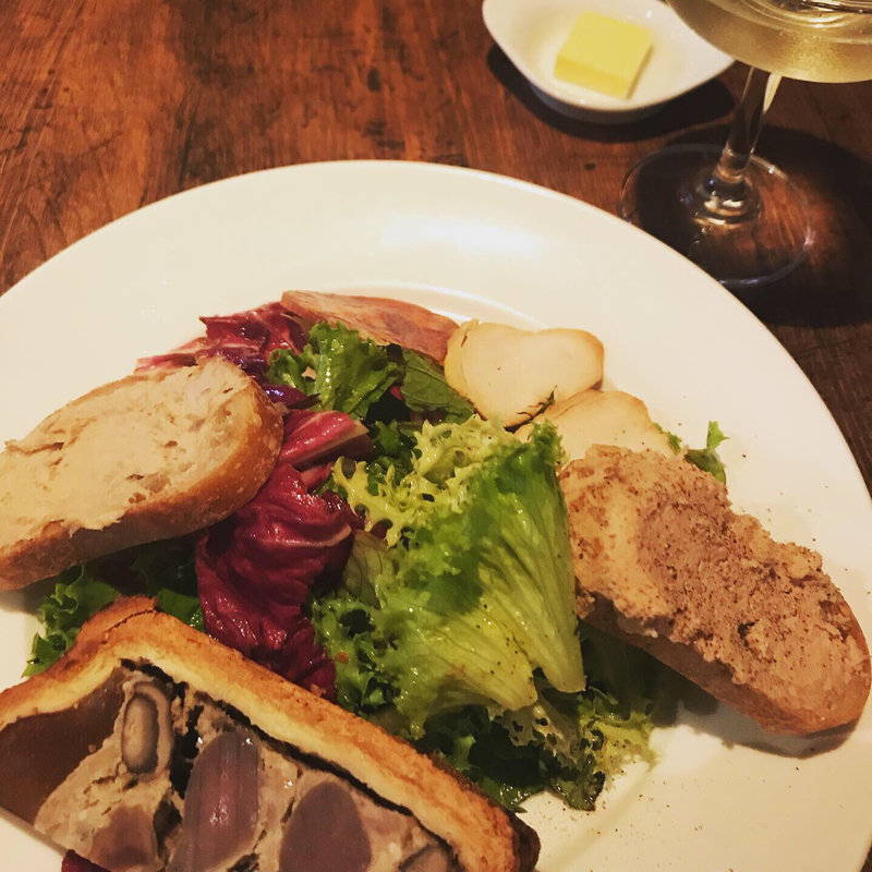 お肉系ばかりの盛り合わせ 前菜(カフェビストロオーボンモルソー)