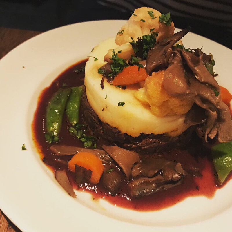 牛頰肉の煮込み マッシュポテト添え(カフェビストロオーボンモルソー)