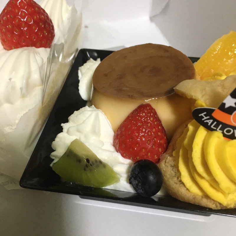 ハロウィン限定プリンアラモード(シャトレーゼ)