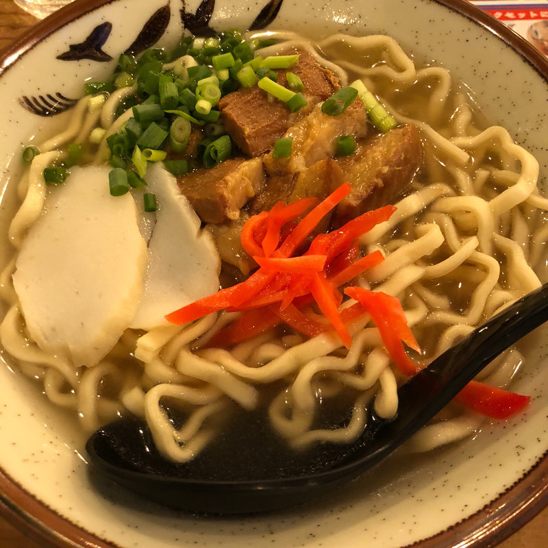 三枚豚そば(沖縄宮古島酒場 ニーゴ)