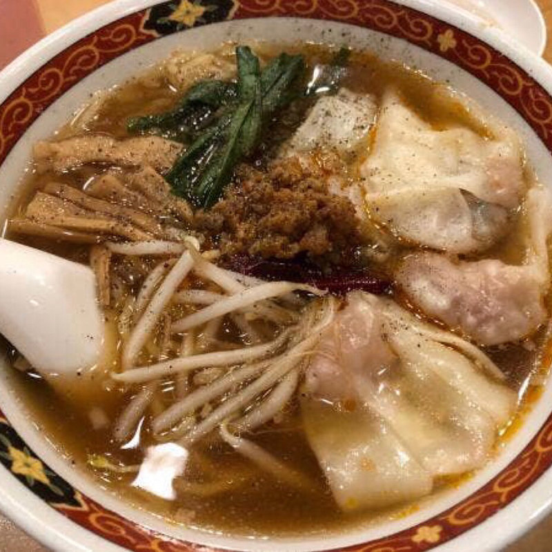 ワンタン麺(でっかい餃子 曾さんの店)