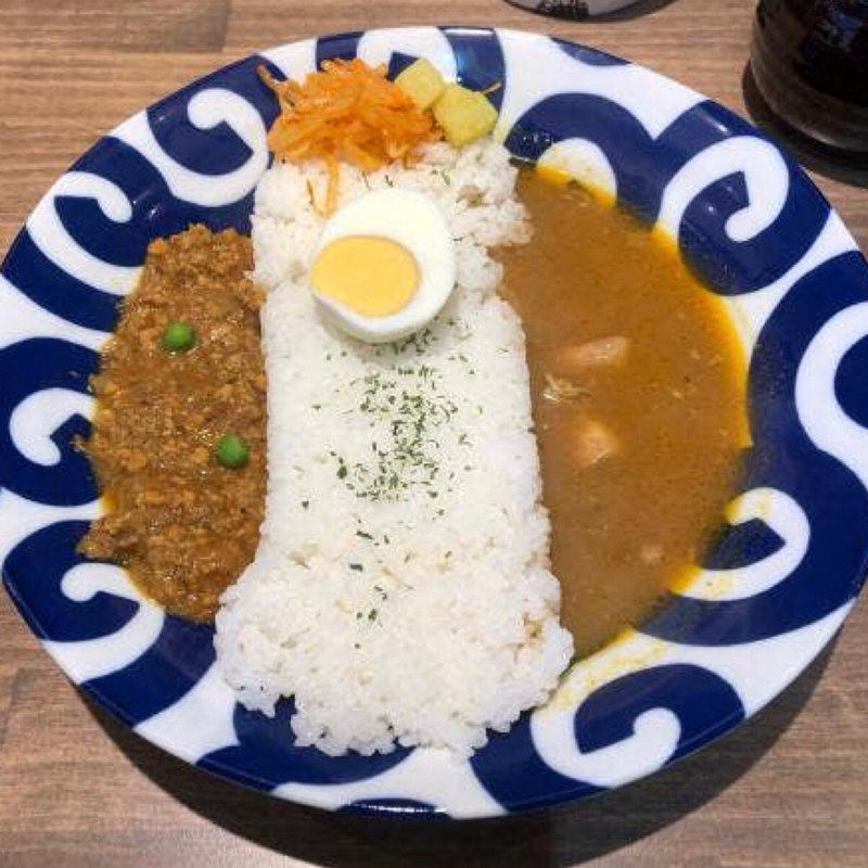 スパイスチキンとキーマの盛り合わせカレー(もんのカレー)