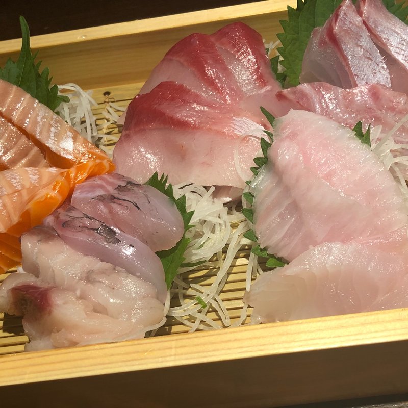 刺身盛り合わせ(肴や)