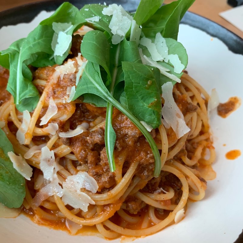 スパゲッティー ボロネーズ パルメザンチーズ(ザ タヴァン グリル＆ラウンジ)