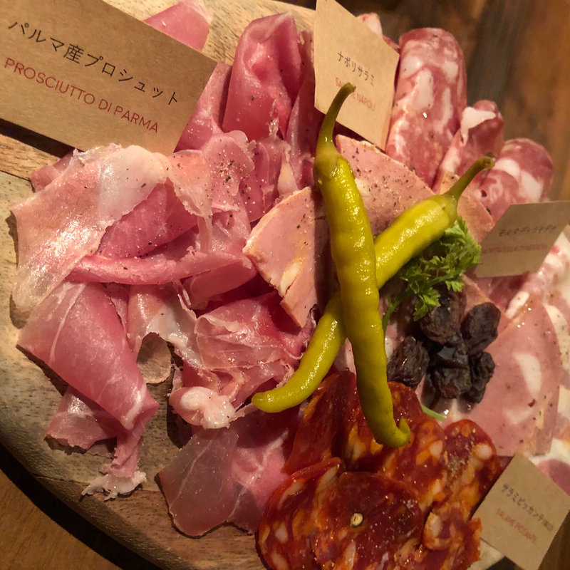 生ハムとサラミのおまかせ盛り合わせ(ワイン食堂 ZAN)