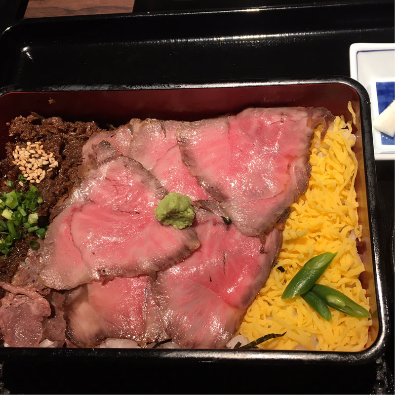 黒毛和牛のしぐれ煮&みすじローストビーフ重(ハンバーグ＆ステーキ 腰塚 サカエチカ店)