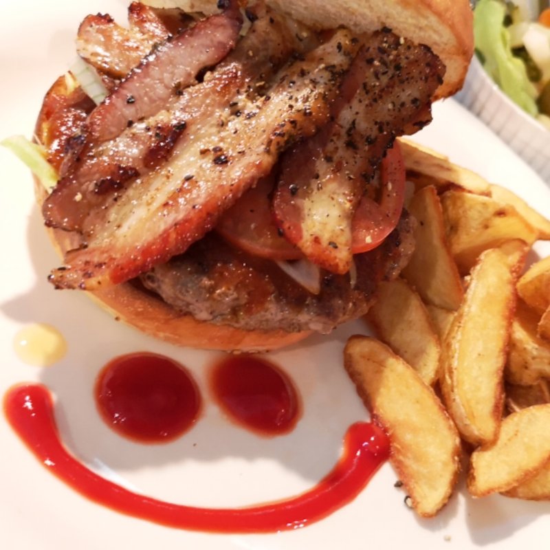 ハンバーガー(ズートンズ 久茂地店)