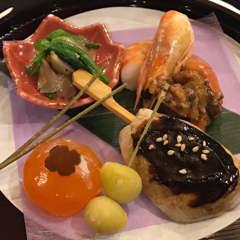 松茸浸し　海老煮　味噌胡桃　餅銀杏　柿玉子味噌漬　松葉蕎麦　里芋串田楽(ホテル せくみ屋 )