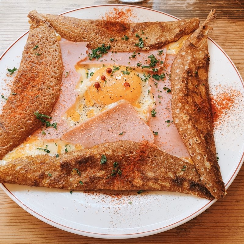 ハム卵チーズのそば粉ガレット(ガレットリア)