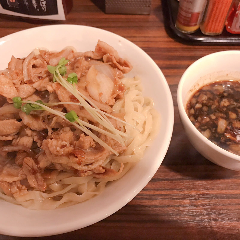 肉盛りつけ麺(六代目けいすけ 湯島店)