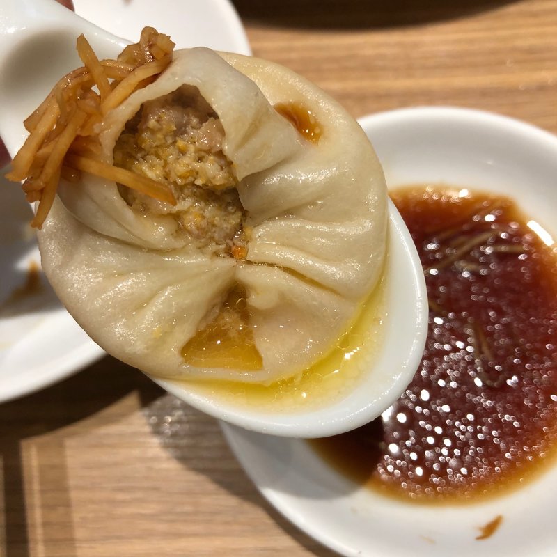 蟹味噌小籠包(鼎泰豐(ディンタイフォン) 名古屋店)