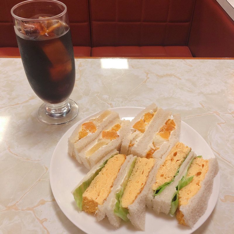 タマゴサンドとフルーツサンドのセット(はまのやパーラー)