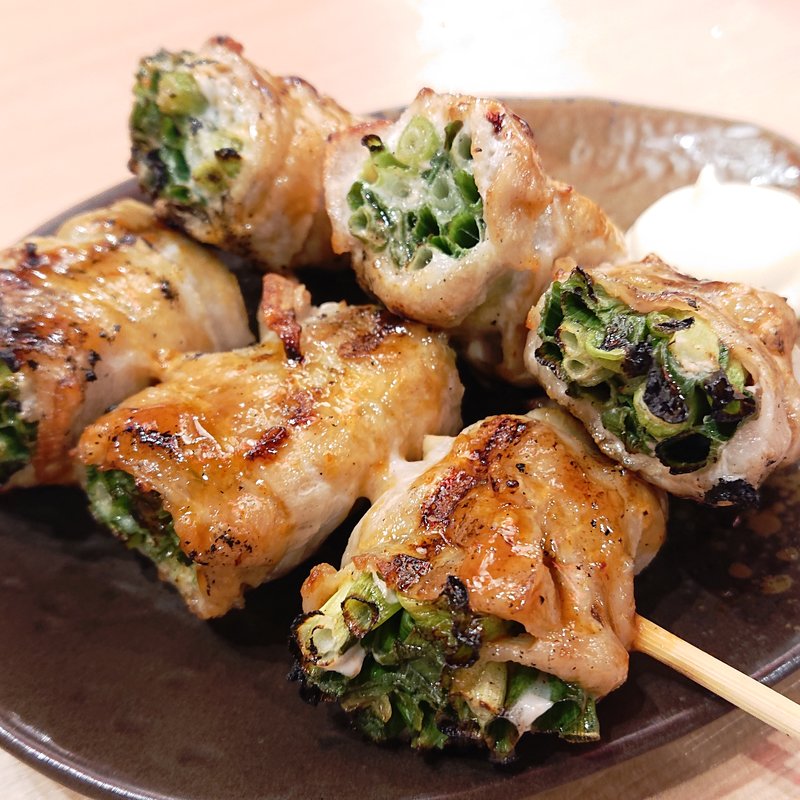 青ネギの豚肉巻串(三代目 鳥メロ 鶴見店)