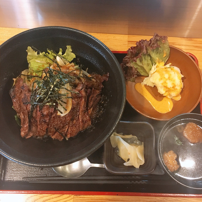 特選ハラミステーキ丼（シングル、ご飯多め）(ステーキ食堂 BECO （ベコ）)