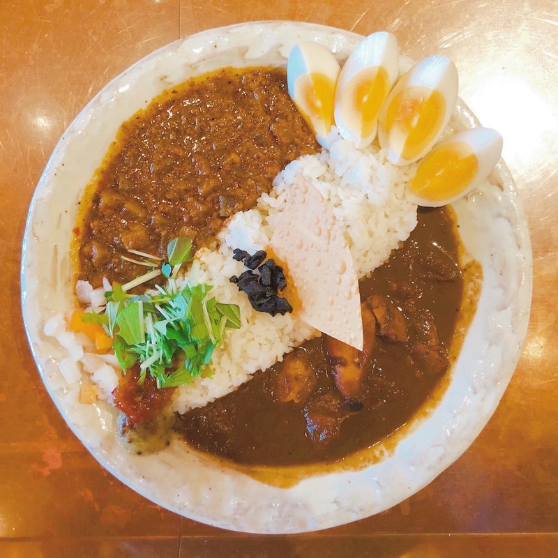 MALA&MOLE（トッピング:黒ニンニク、卵のピクルス）(The SG  CLUB)