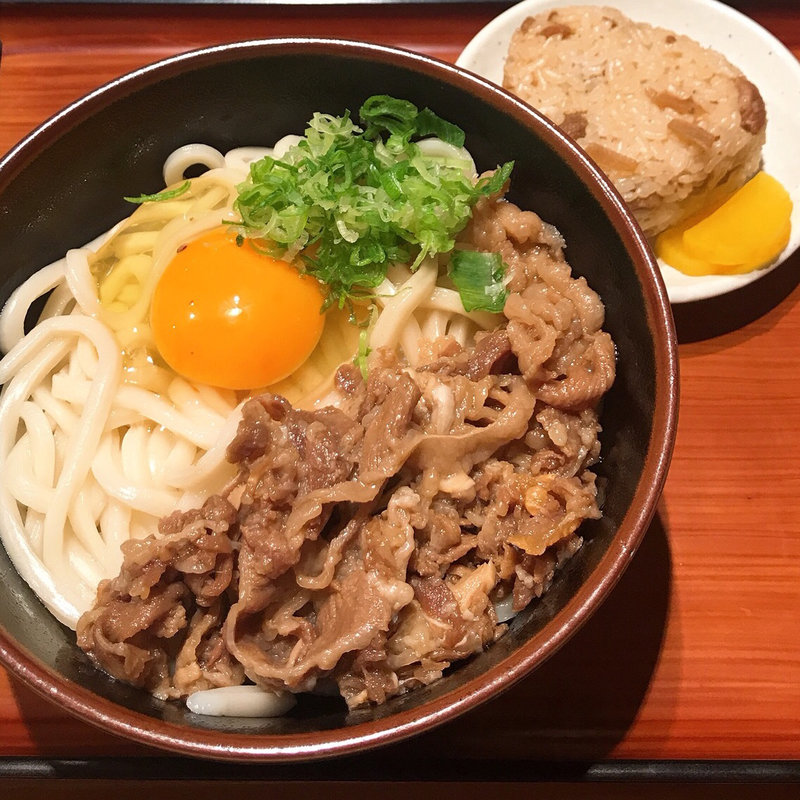 肉釜玉うどんうどん(二◯加屋長介 大手町店)