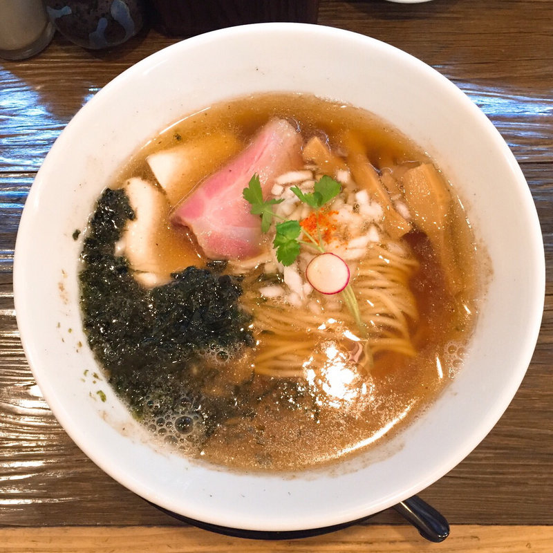 煮干し醤油そば(金彩〜KinIro〜)