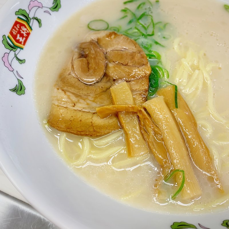 サービスランチ(とんこつらーめん)(餃子の王将 阪急東通り店 )