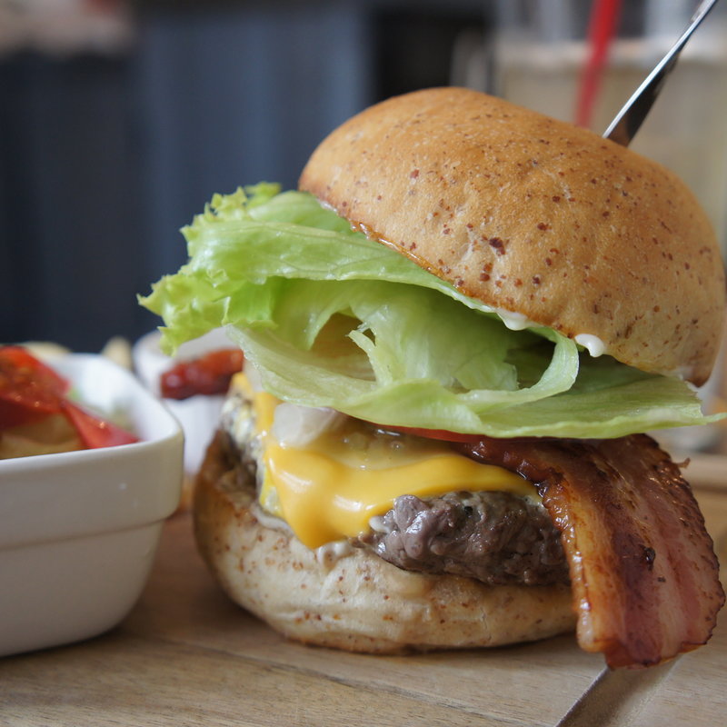 ベーコンチーズバーガー(ハピネスバーガー)