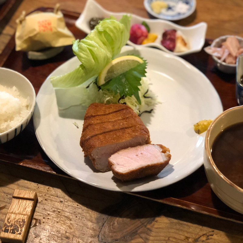 ロースカツ(とんかつ青柳 （あおやぎ）)