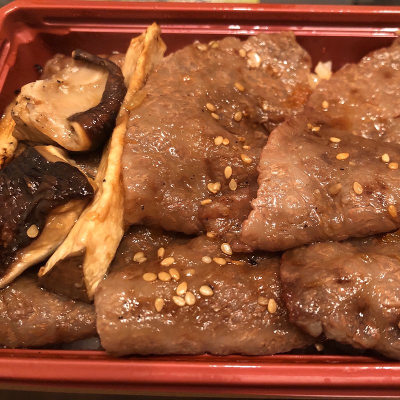 特選炭火焼き　焼肉重　上もも(正泰苑 新橋店)