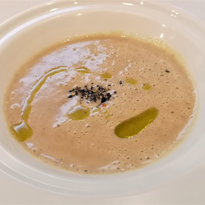 お勧め ポルチーニ茸のポタージュ(ラーゴ)