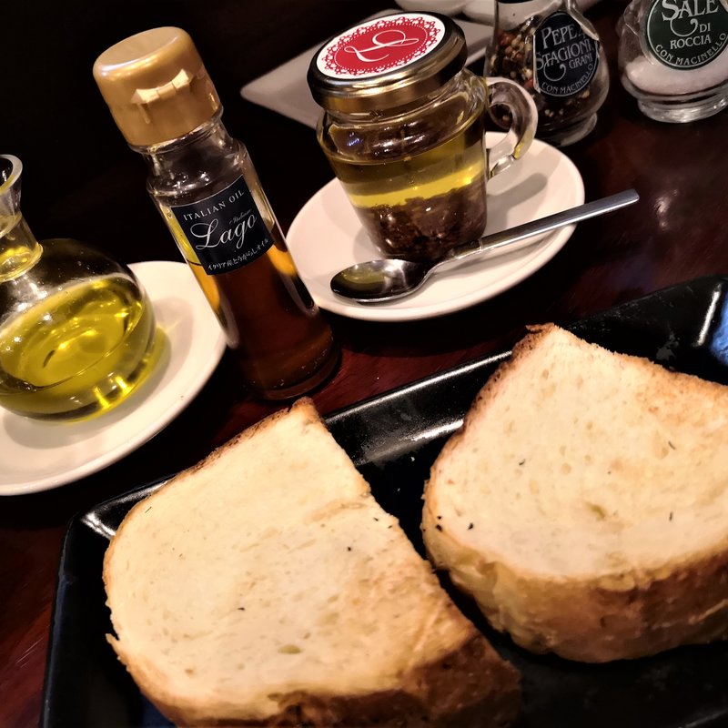 自家製フォカッチャ　ローズマリーの香り　2切れ(ラーゴ)