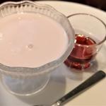 自家製ビワミン響酢のヨーグルトの小さなデザート 