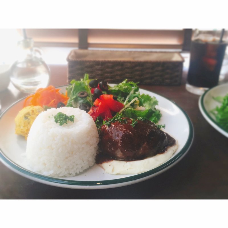 ハンバーグステーキのライスプレート(アストラル ランプ （ASTRAL LAMP）)