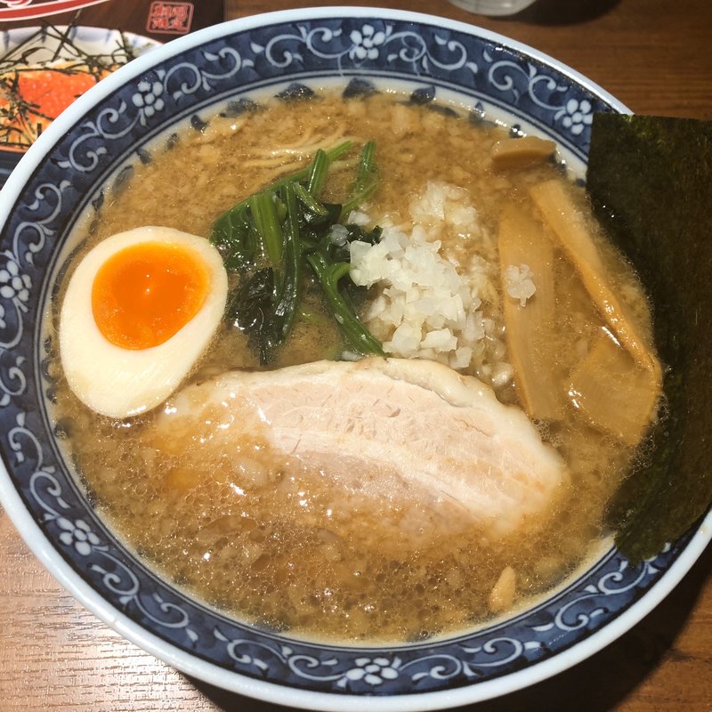 背脂醤油とんこつ(北海道らーめん奏)