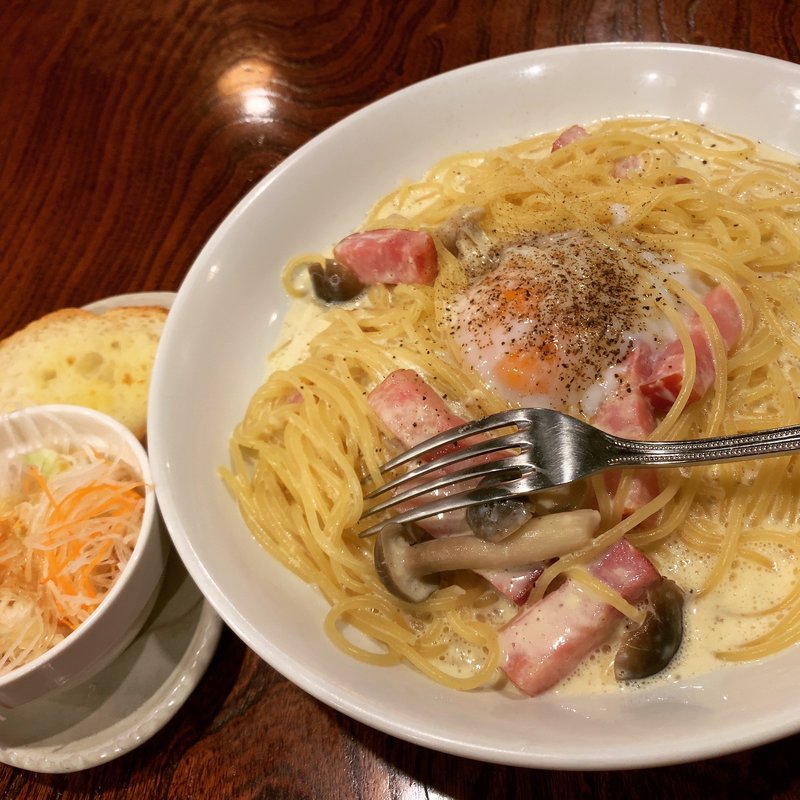 ベーコンと大しめじのカルボナーラ(和伊の介 日比谷店)