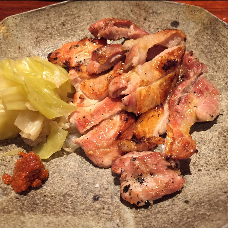 地鶏の炭火焼き(山人 )