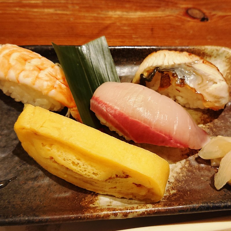 握り寿司四貫(Ryoutei 奉還町本店 （Ryoutei）)