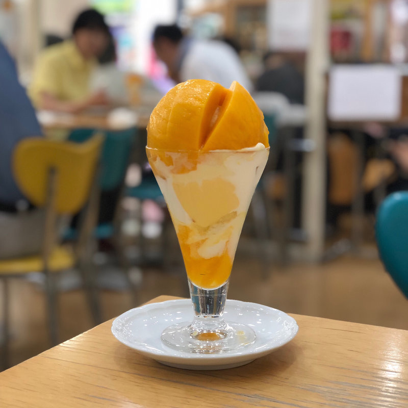 宮崎マンゴーパフェ(フルーツパーラー 弘法屋 池下店)