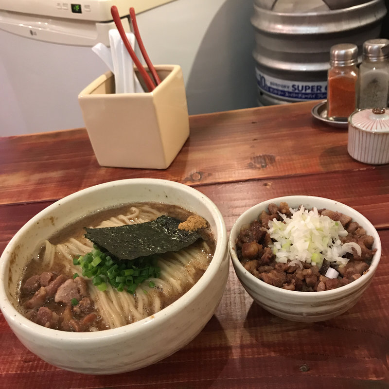 ラーメンとぶた丼(吉田製麺店 横須賀店)