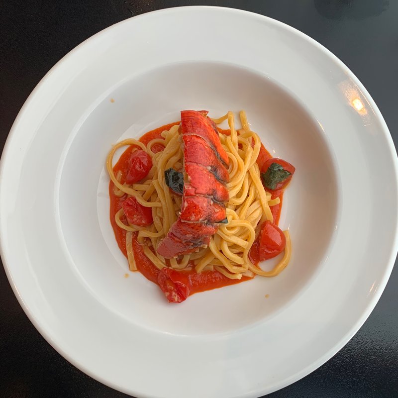 オマール海老とトマトの煮込みパスタ(欧風小皿料理 沢村 丸の内)