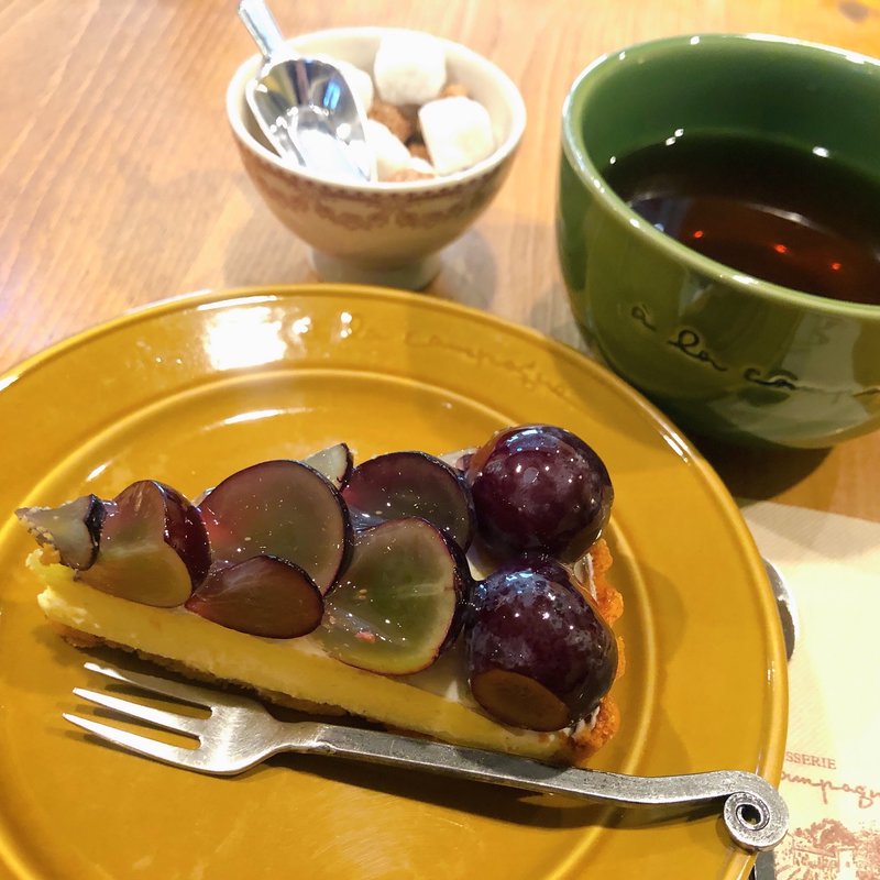 長野パープルのタルト（ドリンクセット）(ア・ラ・カンパーニュ 博多店)