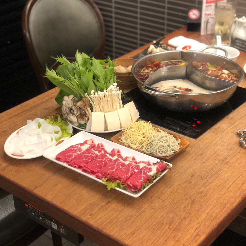火鍋ランチ(牛ロース)(中華薬膳火鍋専門店 シャングリラ)