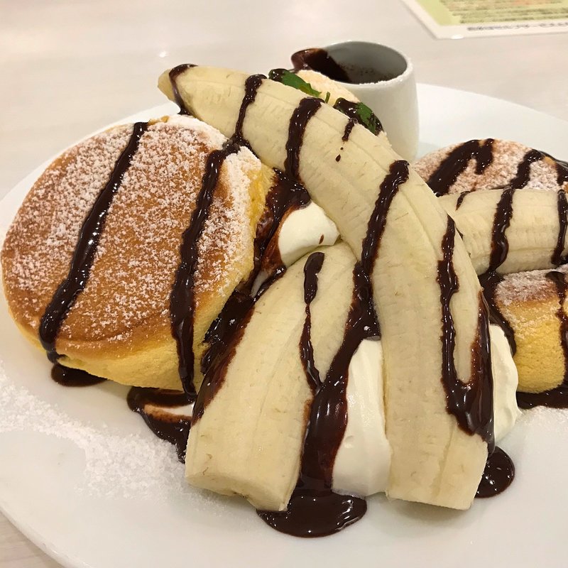 バナナホイップパンケーキ チョコソース添え(幸せのパンケーキ 広島店)