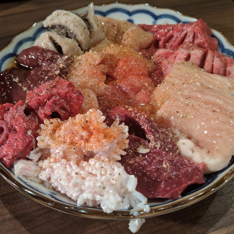 牛もつ八種盛り(焼肉さかもと２)