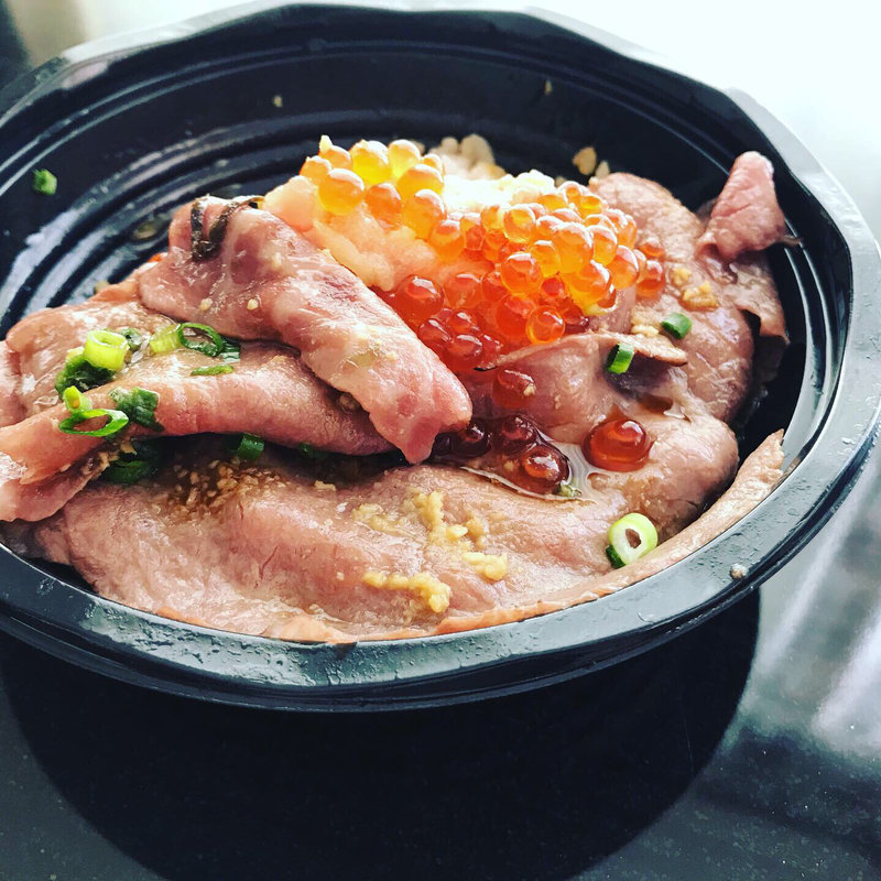 黒毛和牛肉ドレス海鮮丼(甲賀流)