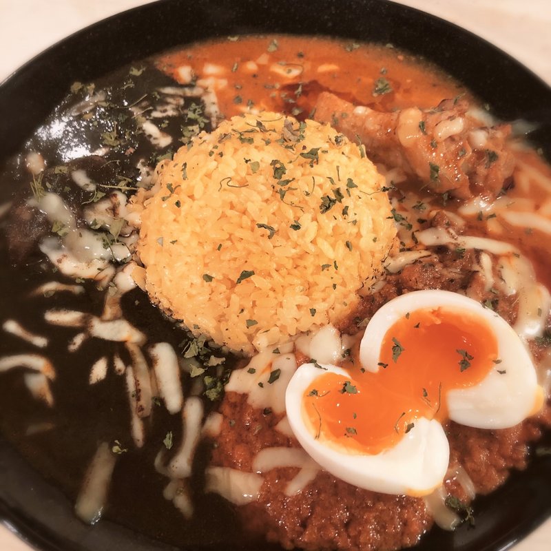 黒×赤×キーマ炙りチーズトッピング(cafe 黒岩伽哩)